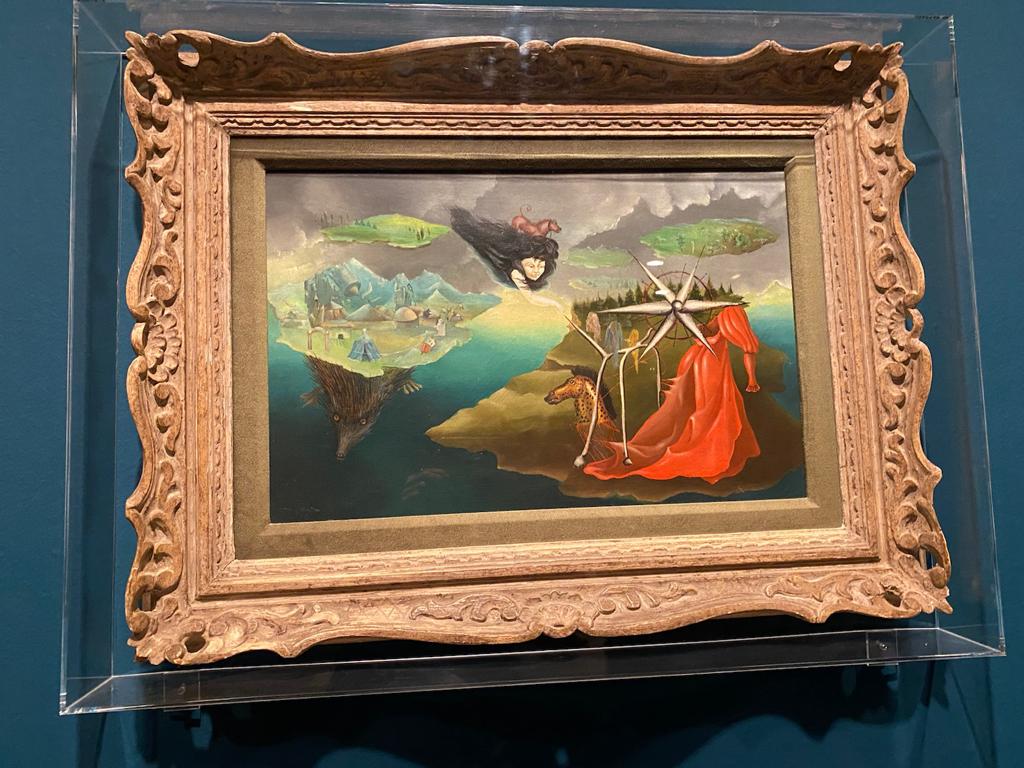 Obras de Leonora Carrington en la visita realizada a su exposición por parte de Nisa Goiburu