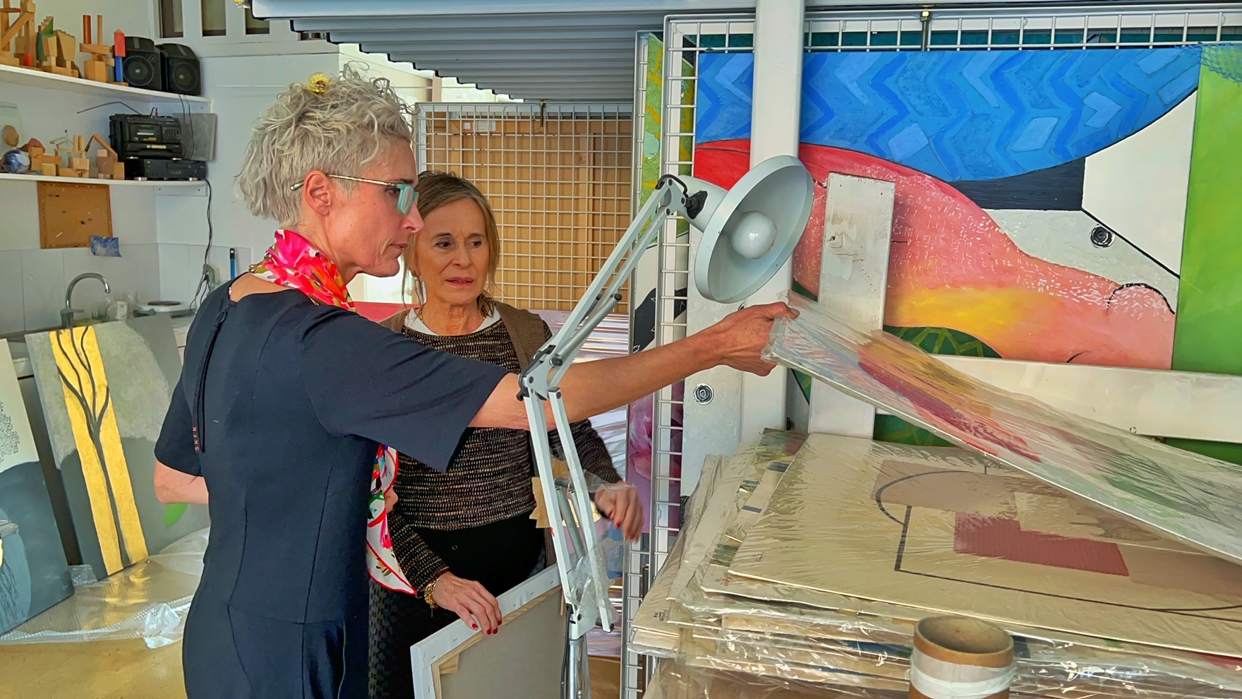 Nisa Goiburu con Helena Elbusto en su taller